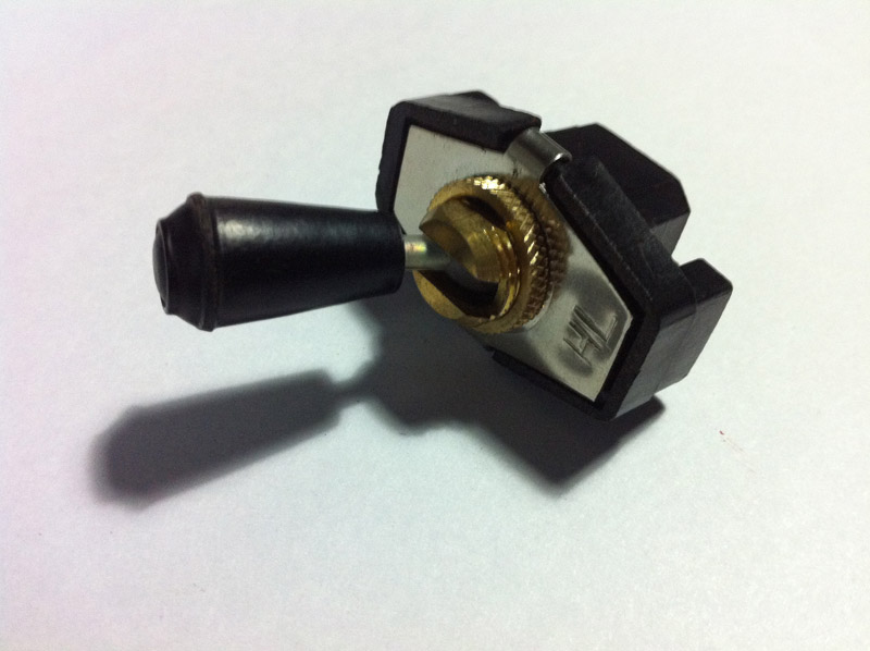 TOGGLE SWITCH